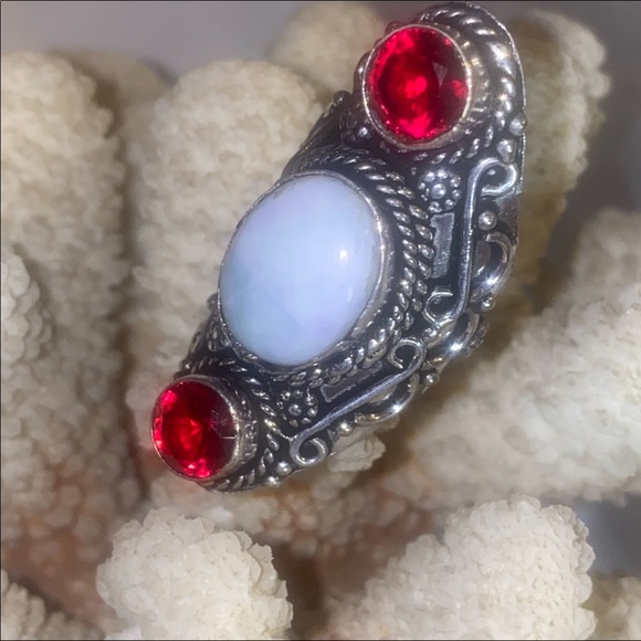 Moonstone + Red Quartz handcrafted vintage Renaissance ring - Picture 4 of 8